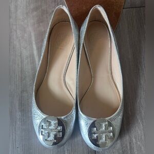 Tory Burch silver Reva flat 7M